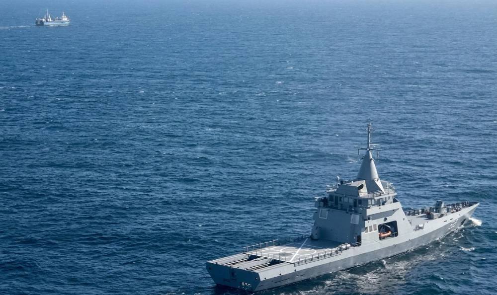 Buque de la Armada Argentina durante un operativo de control pesquero en el Mar Argentino